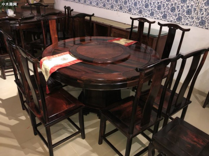 红木家具圆餐桌
