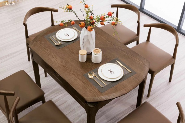 精品实木餐桌椅圆桌方桌直径1.35米厂家