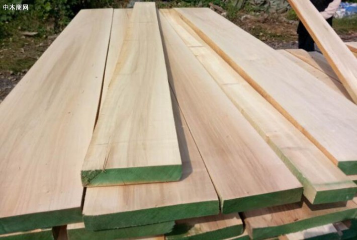 杨木板材压力干燥是八十年代出现的一种白杨木板材干燥方法