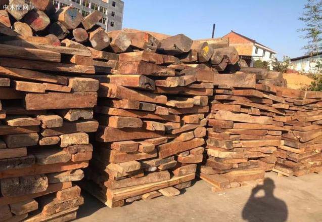 红木原料的价格和木料的直径大小和长短是息息相关的