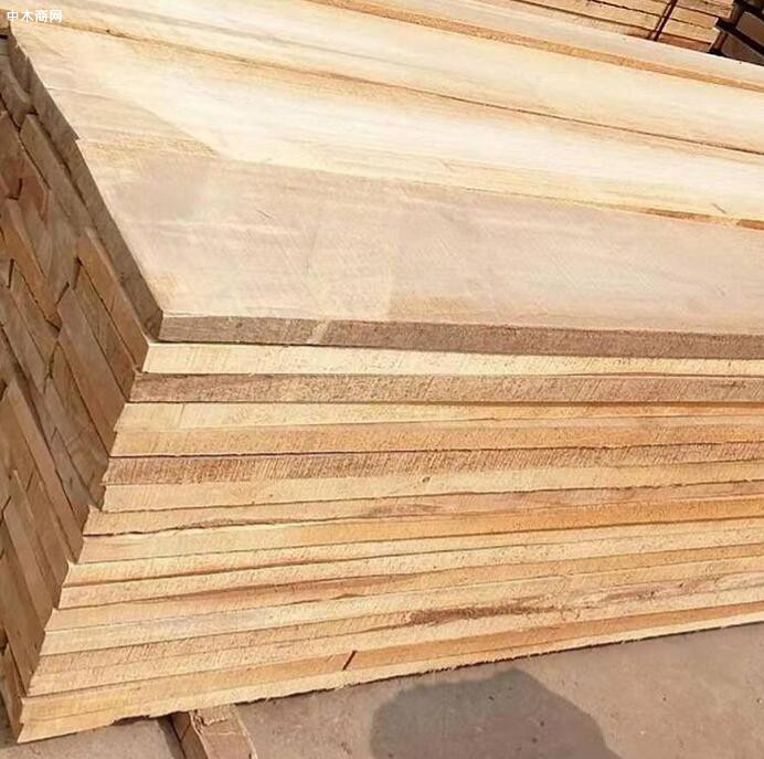 实木家具采用白杨木烘干板材制造成的白杨木家具