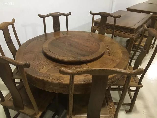 鸡翅木红木餐桌