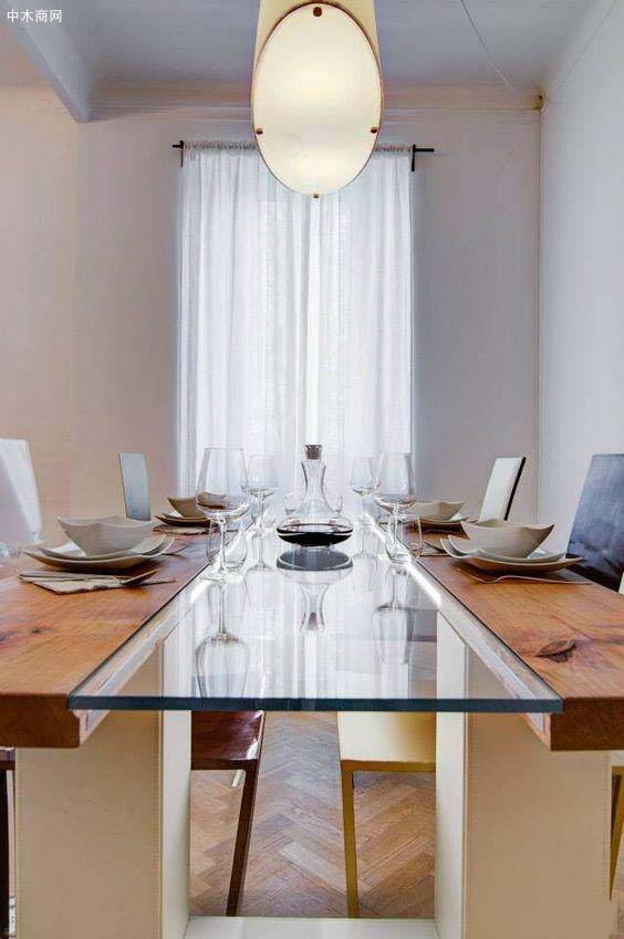 实木餐桌面掏空装玻璃+灯带的设计的特点