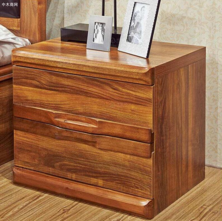 选购实木家具有诀窍，只需要看床头柜即可