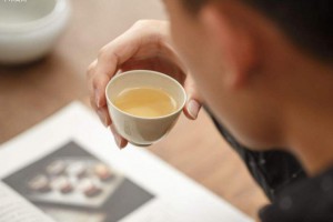 一说到喝茶,现代人更喜欢用红木茶台!为什么