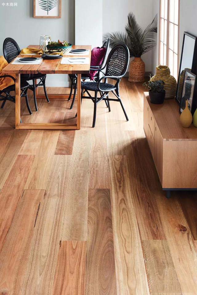 家里房子装修铺哪种木地板好?选哪个品牌的木地板比较好?