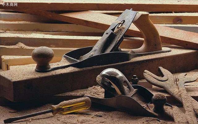 鲁班是怎样发明木工刨子的
