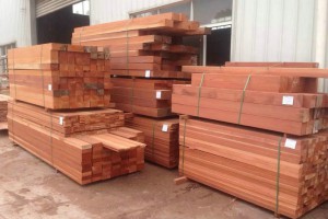 山樟木板材多少钱一吨,山樟木板材纹理,山樟木防腐木工程施工