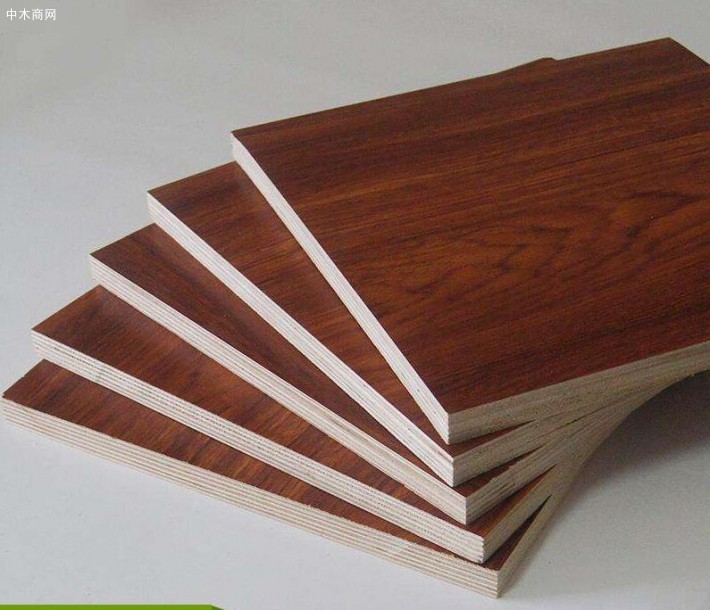 打柜子是用多层实木免漆板环保?还是用杉木芯拼接免漆板环保呢?
