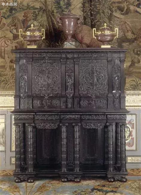 路易十三在枫丹白露宫沙龙内的藏宝阁
