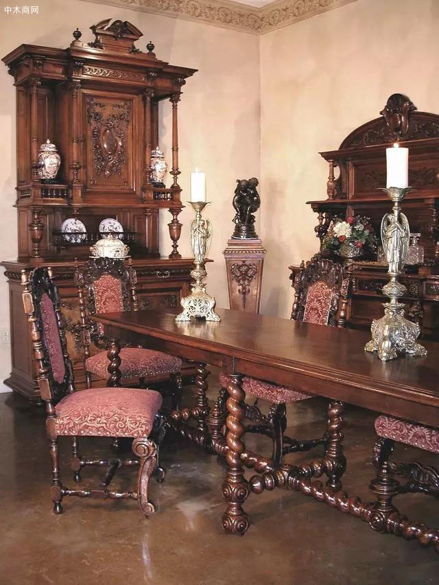 而此时期的家具设计也受文艺复兴思潮的影响