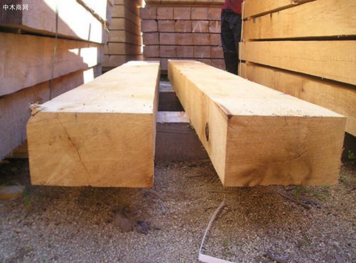 专业生产铁路枕木加工定做仓库垫木桥梁枕木进口硬枕木