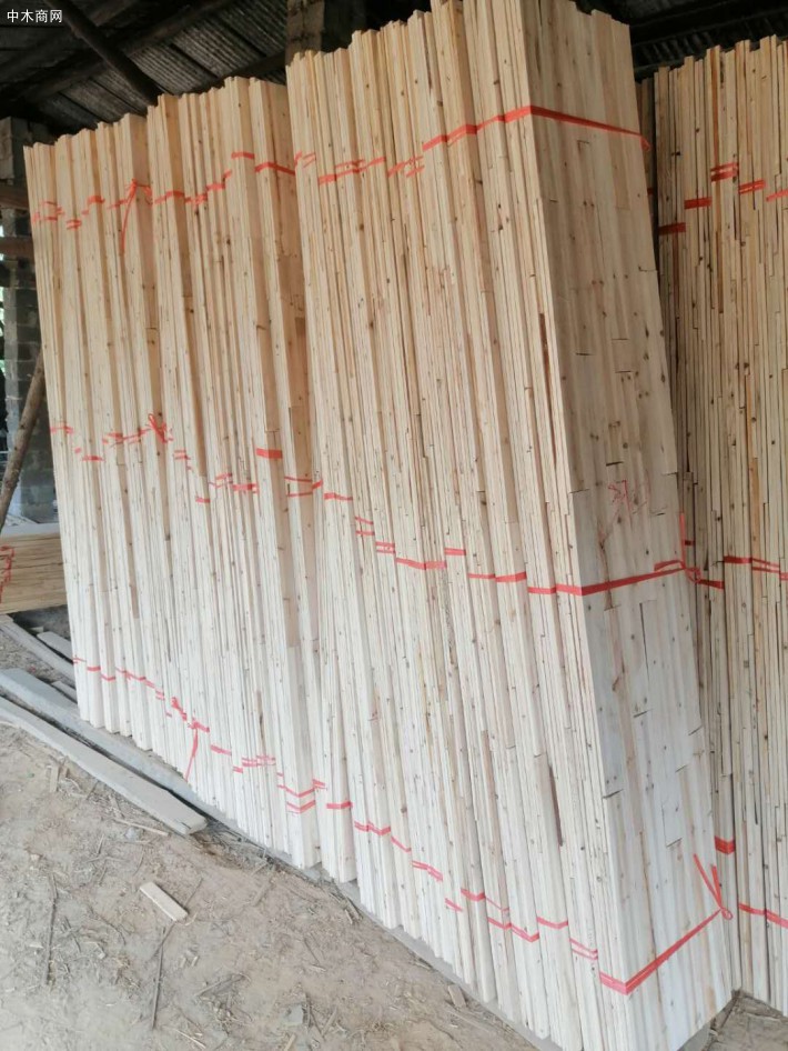 桂林保利木材加工厂香杉木直拼板板芯料高清图片