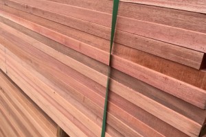 柳桉木防腐木板材锯板厂供应