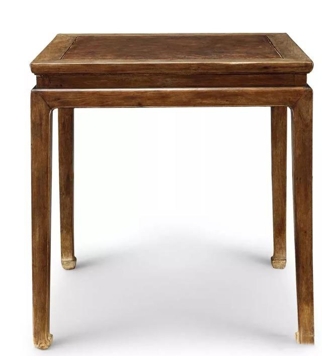 比如在北京银座的拍卖会中，一件长宽分别为74厘米的方桌就介绍为“六仙桌”