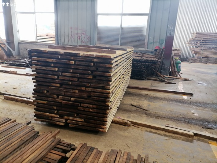 长期供应红黄榄仁烘干板材,定制实木木托盘料!