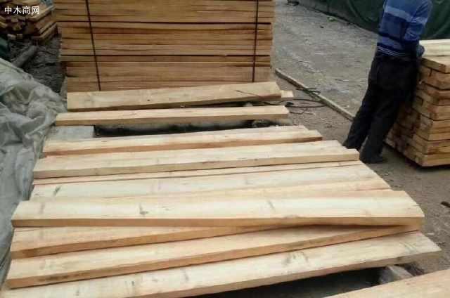白杨木烘干板规格：2.5-7.5厚度的都可以做，具体规格可按客户要求定制生产！