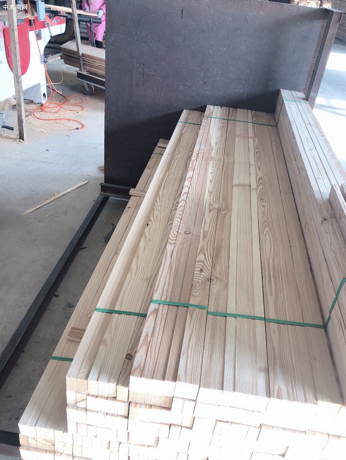 绥芬河大量生产樟子松板材,落叶松板材