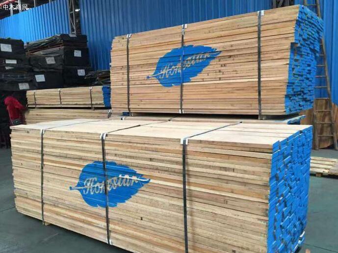 青岛东地木业北美白橡木板材高清图片厂家