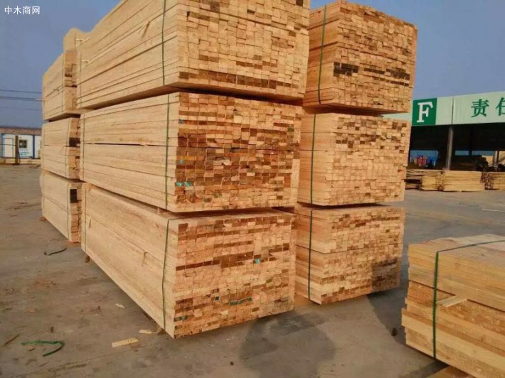 可定制各种规格辐射松板材建筑木方加工货源充足品质保障