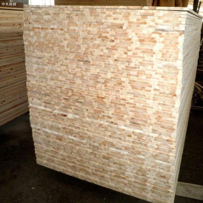 融安坡马木材加工厂杉木拼接板高清图片
