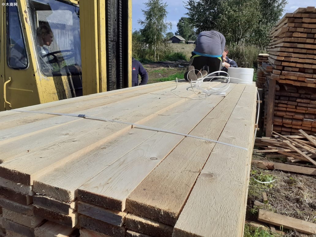 俄罗斯松树枞树木板材原产地直销