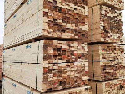 俄罗斯Santarin厂家直销松木毛边材,刨花材,包装材,地板