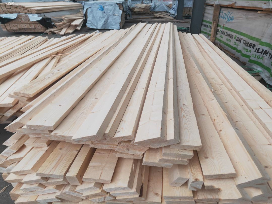 俄罗斯的云杉和松木锯材也有樟子松,桦木,白杨木板材原产地批发厂家