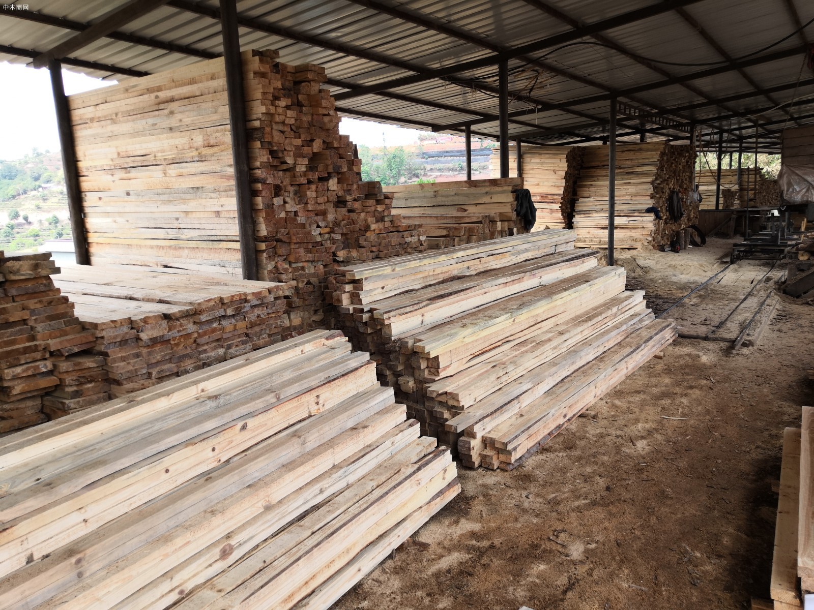 出售云南松木锯材,建筑木方生产厂家