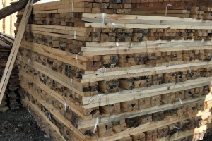销售各种木材和规格实木板材