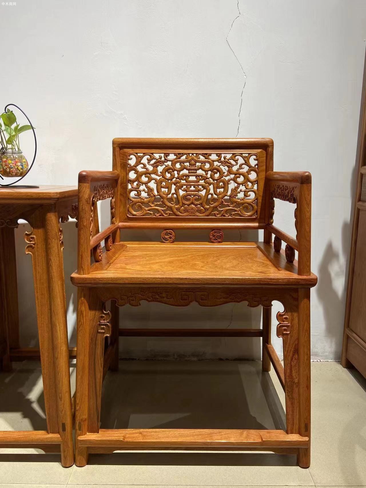 凭祥匠心居红木家具缅甸花梨玫瑰椅给人于一种轻便灵巧的感觉图片