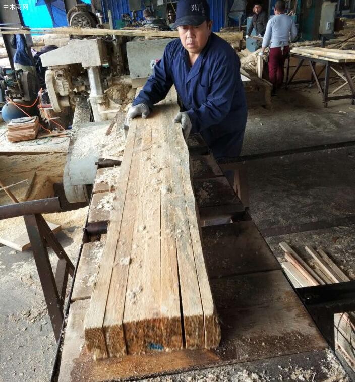 满洲里调研木材加工企业复工复产和疫情防控工作