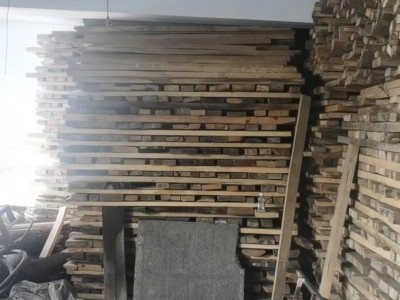 长白山自己砍伐加工榆木烘干板生产厂家图2