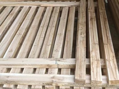 广西百色市建筑木方 各种规格可接受定制