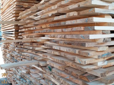 建筑工程工地木方木条 实木板 天然原生态原木条 木桩条批发图2