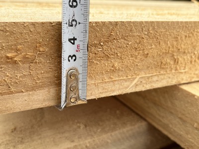 建筑工程工地木方木条 实木板 天然原生态原木条 木桩条批发图4