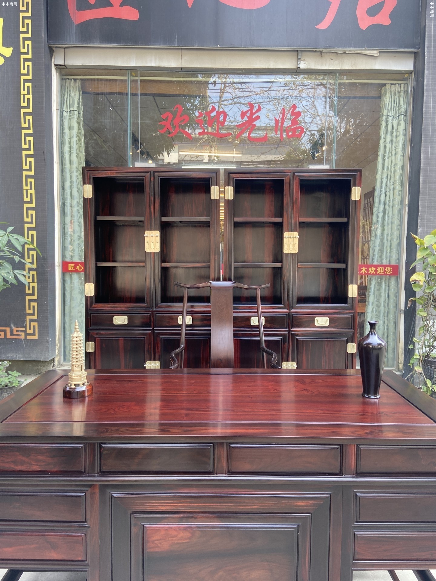 凭祥匠心居老挝大红酸枝明式书房四件套家具布置图片
