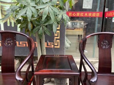 凭祥匠心居老挝大红酸枝圈椅的重量