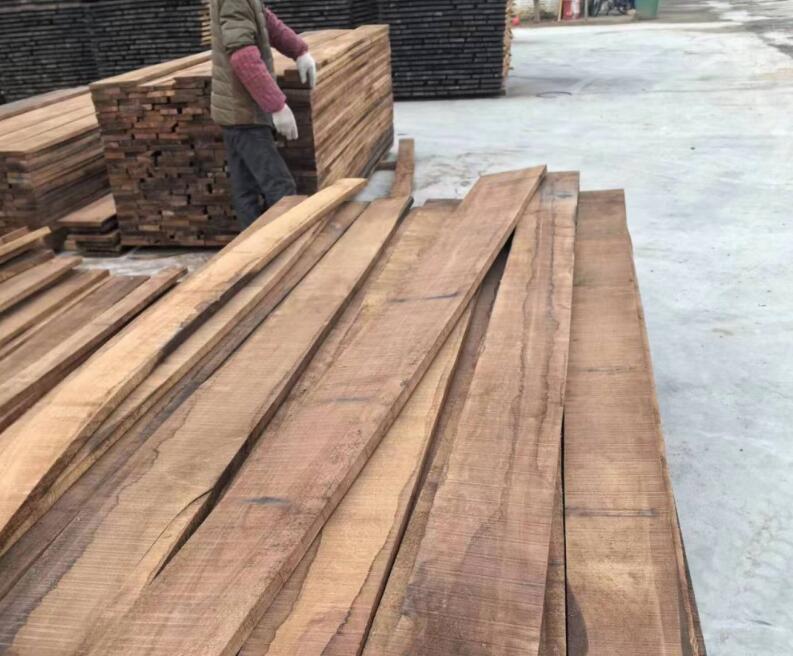 山东巨野县政协副主席调研木材加工产业发展情况