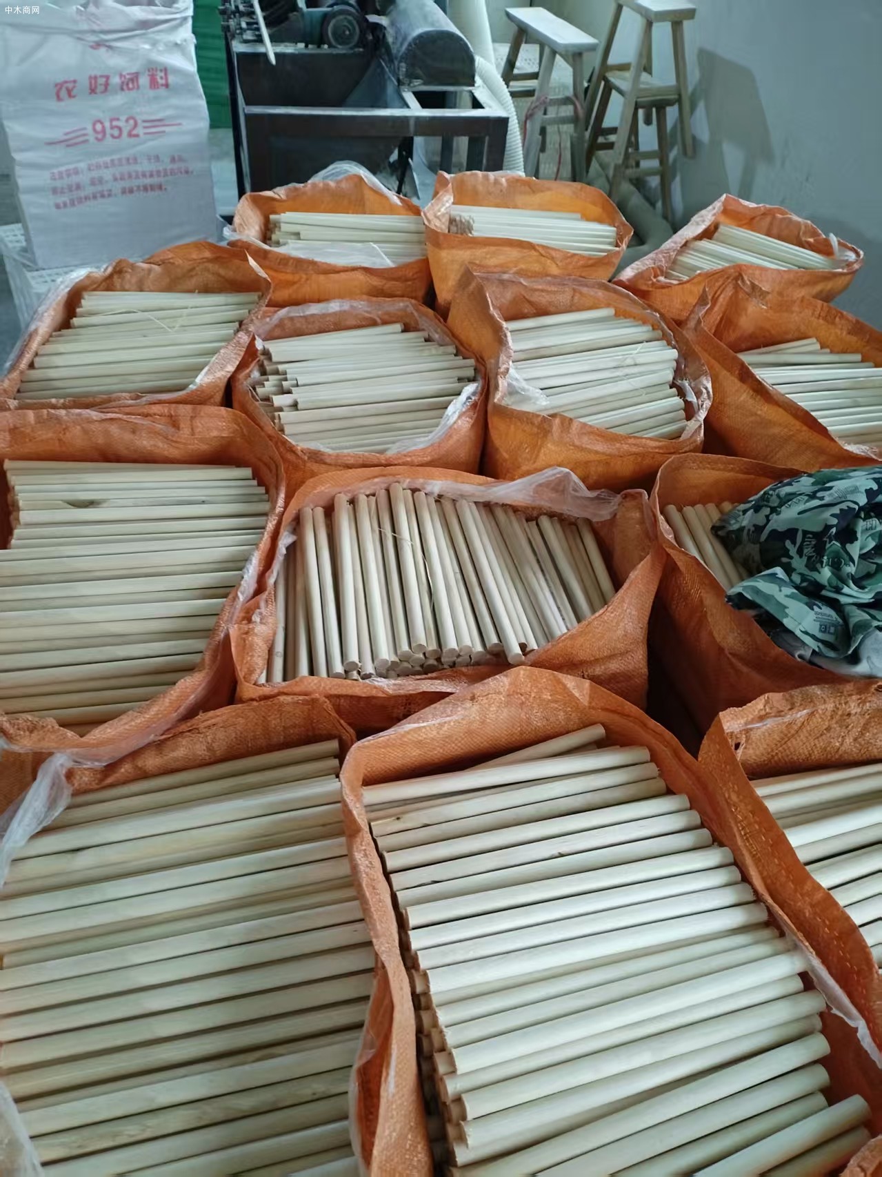 求购：硬杂木园棒每月一万支