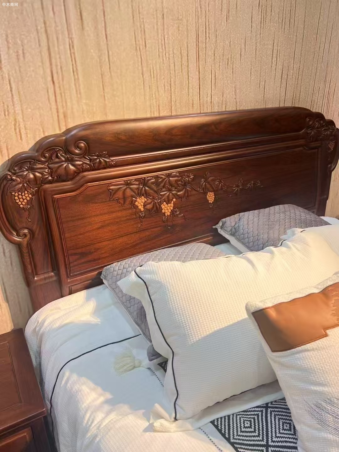 印尼黑酸枝工艺多福大床价格