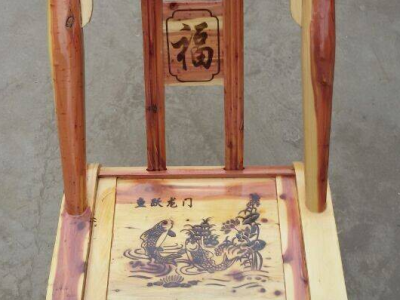 求购：柏木椅子图1