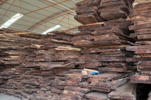 国产黑胡桃烘干板材有哪些特点呢