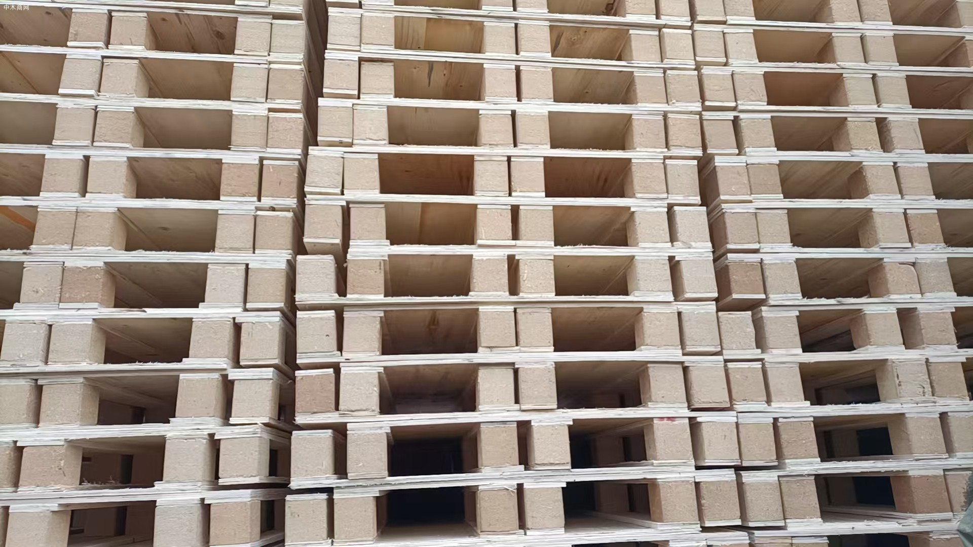 宜昌胶合板托盘的标准规格尺寸是多少呢