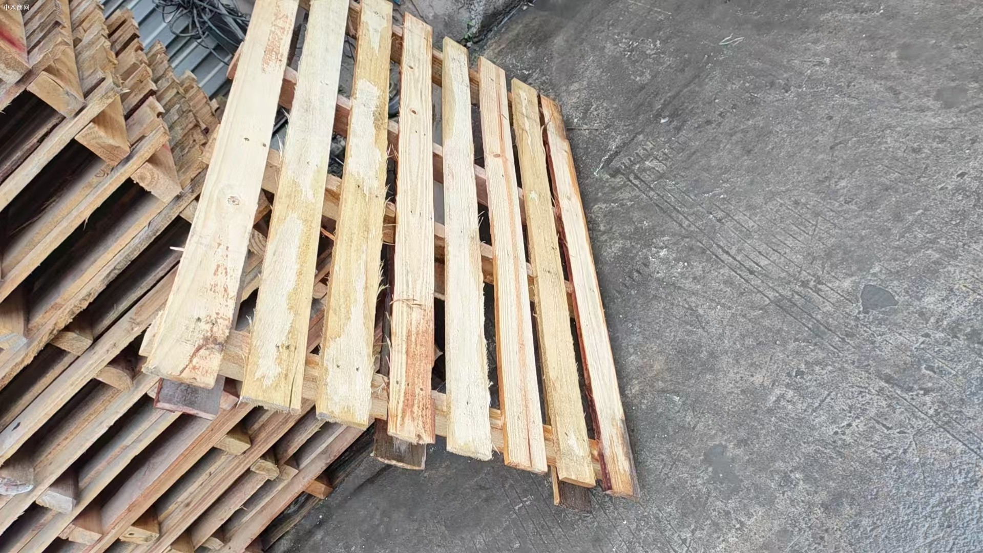 特价处理一挂车瓷砖托盘